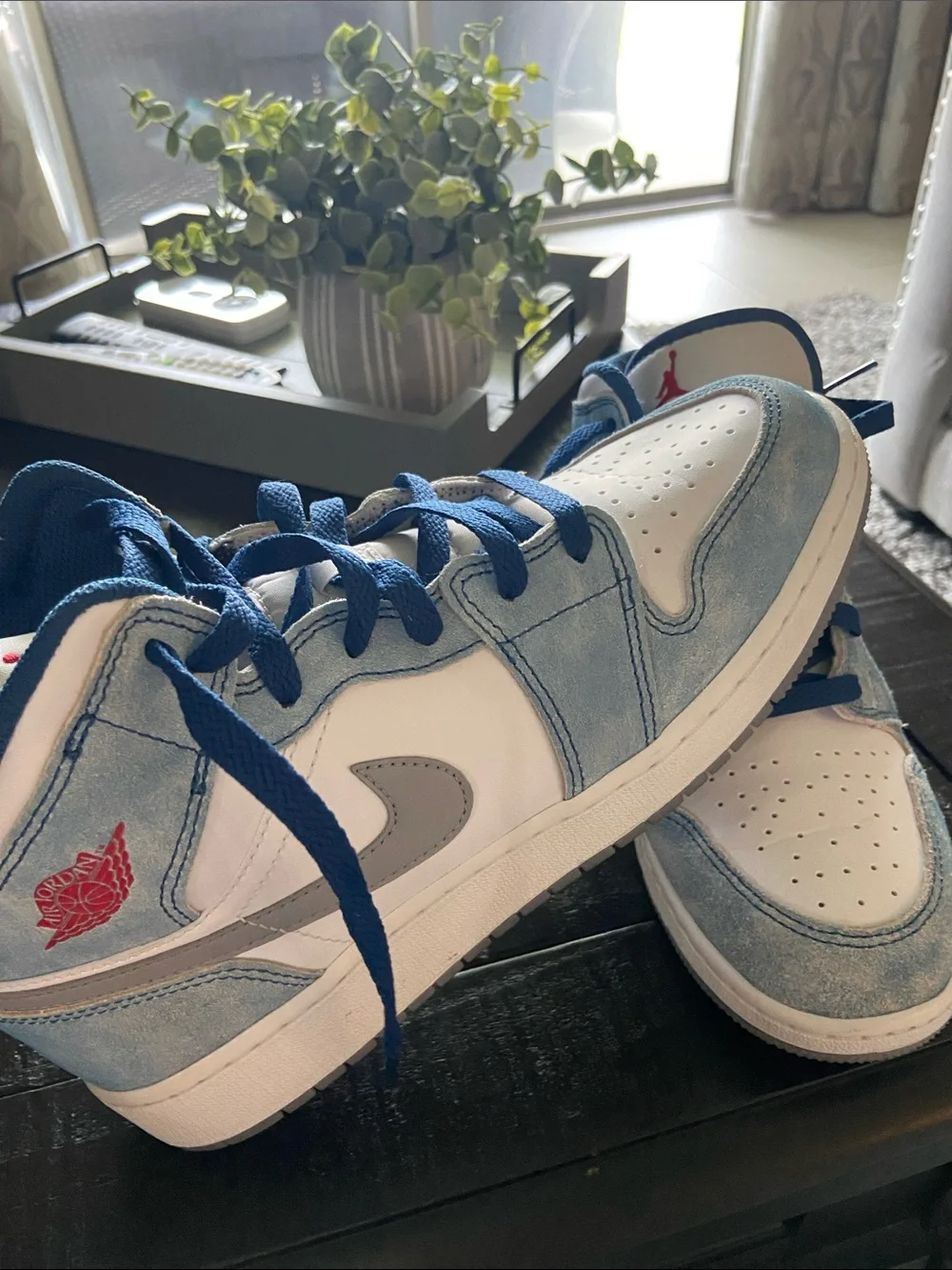 youth White and Light Blue Quarter-Top Sneakers - Jordan: